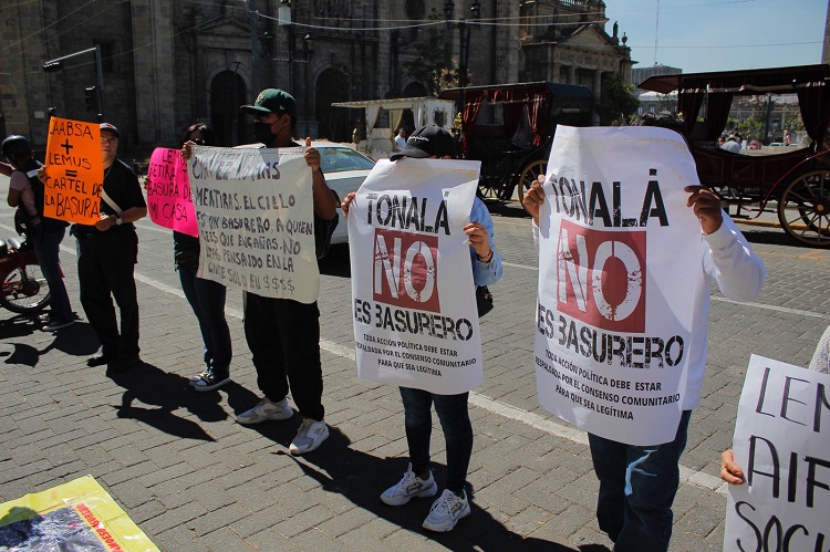 Vecinos de Tonalá se manifiestan contra la basura de Guadalajara
